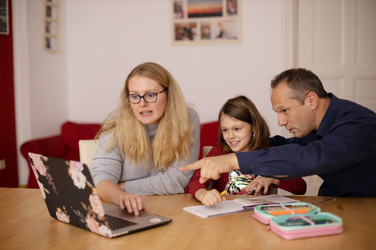 estudios de sus hijos