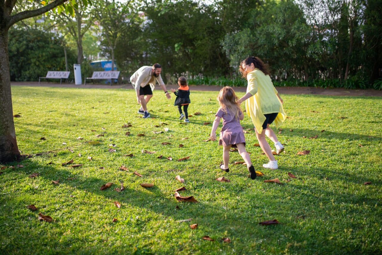 niños con la naturaleza